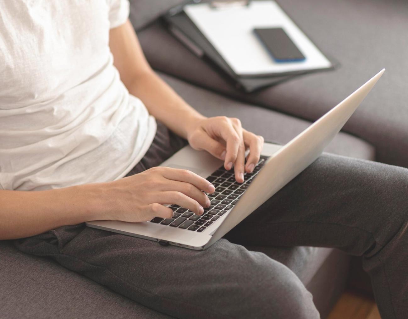 Espace de formation moderne avec équipements pour la modélisation financière